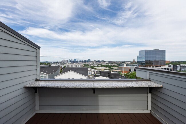 Building Photo - 410A 33rd Ave N-