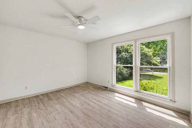 Building Photo - 130 Sandtrap Rd