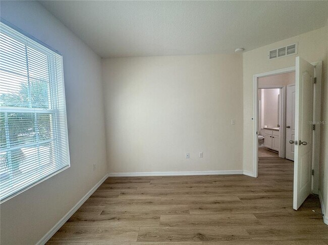 Building Photo - 12823 Buffalo Run Dr