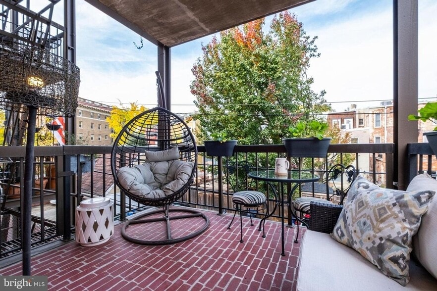 Building Photo - 1869 Mintwood Pl NW