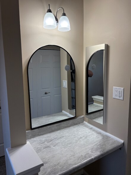 Building Photo - 802 Lexington Dr