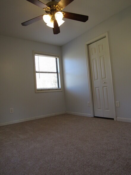 2nd bedroom closet - 1273 W Wylie Bridge Rd
