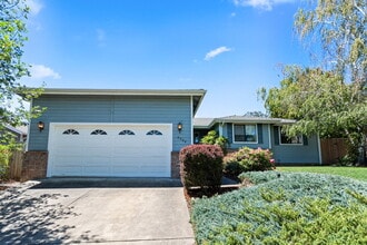 Building Photo - 2890 Wedgewood Ln