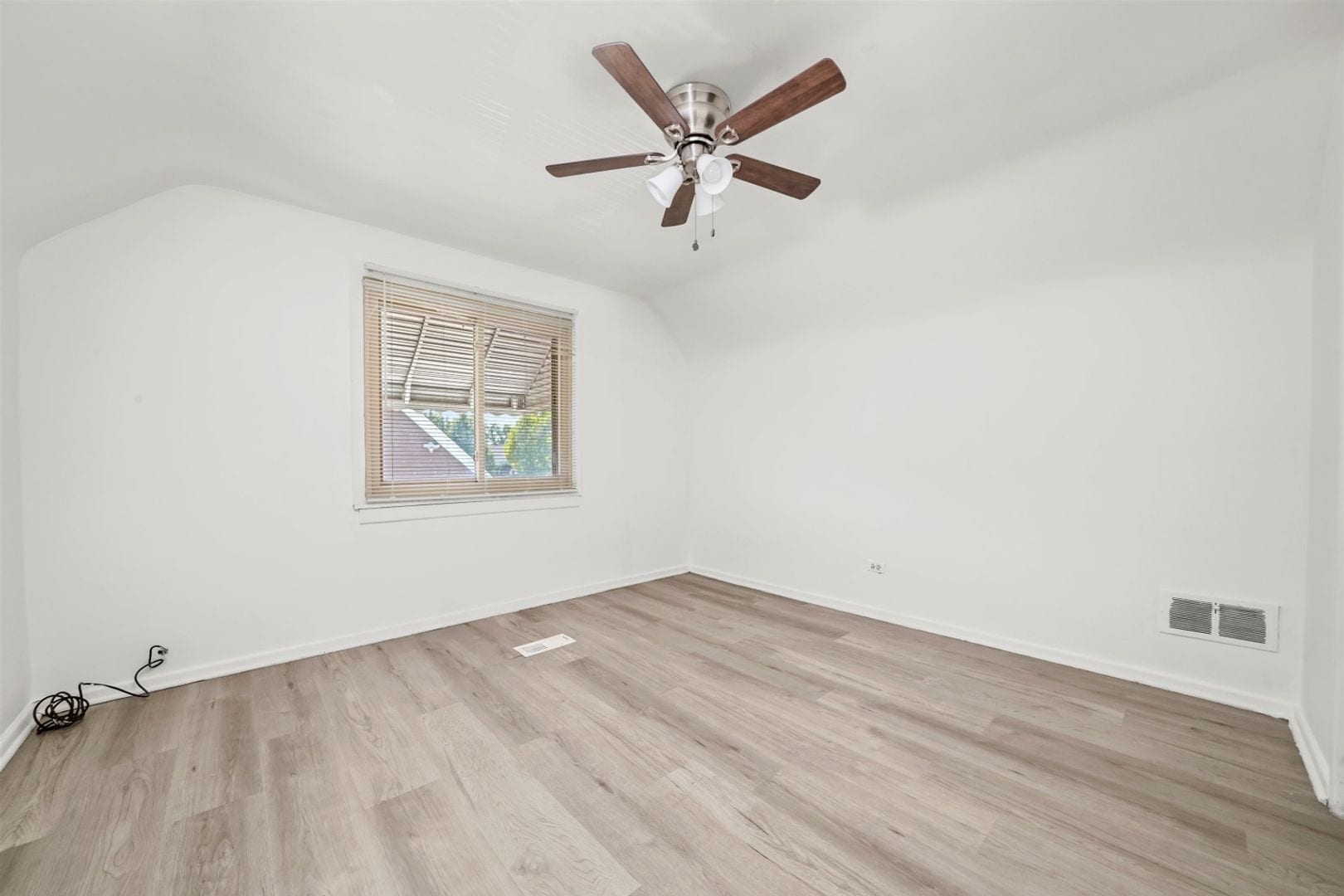 Building Photo - 17007 Oakwood Ave