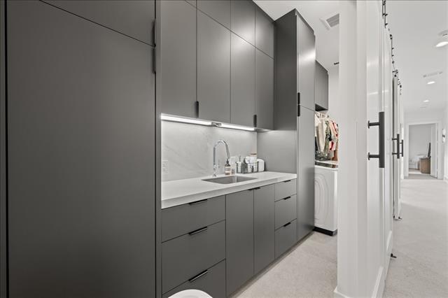 Building Photo - 5839 Richmond Ave