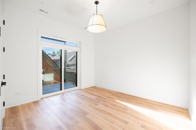 Building Photo - 2113 N Kenmore Ave