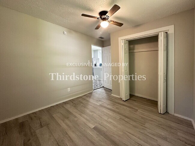 Building Photo - 856 W Palm Ave