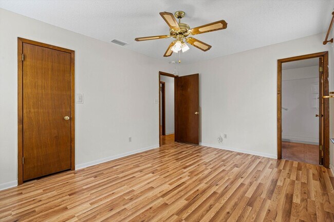 Building Photo - Charming Fairhope Home for Rent – Convenient Location & Great Outdoor Space!