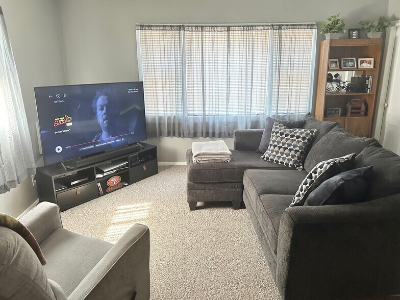 Building Photo - 163 Lewis St