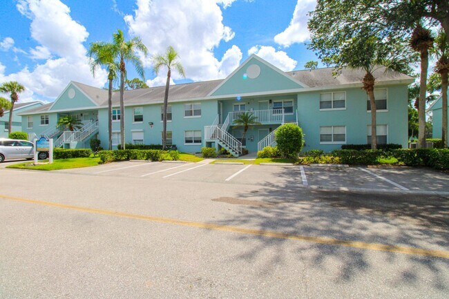 Building Photo - 2/2 REMODELED UNFURNISHED CONDO 1ST FLOOR ...