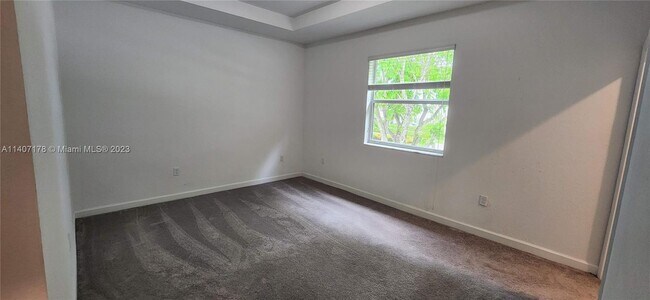 Building Photo - 2708 SE 15th Ct