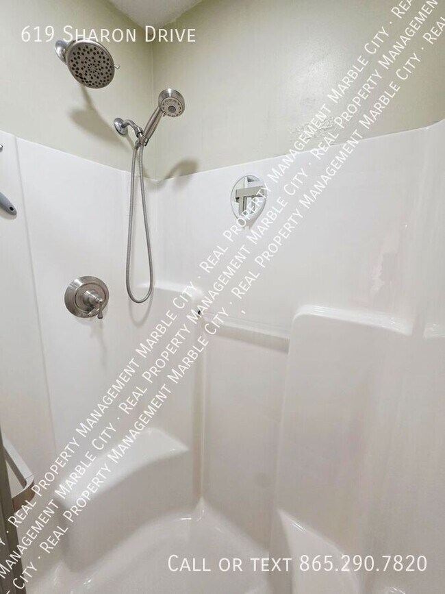 Building Photo - 619 Sharon Dr