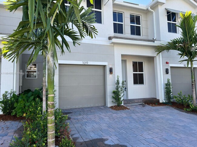 Building Photo - 109 SW 170th Ave