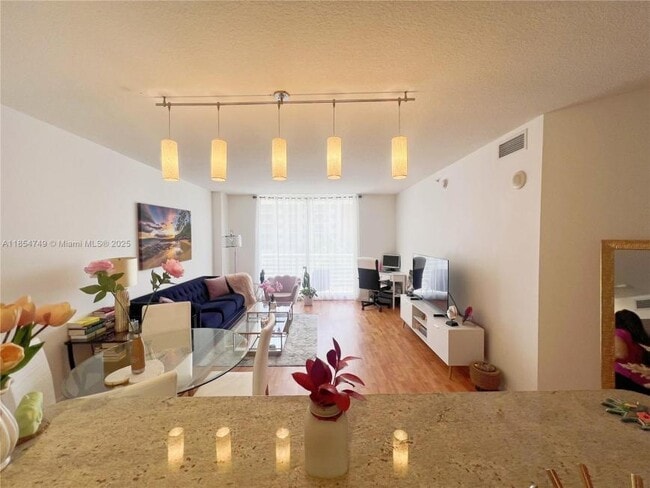 Building Photo - 1 bedroom in Aventura FL 33180