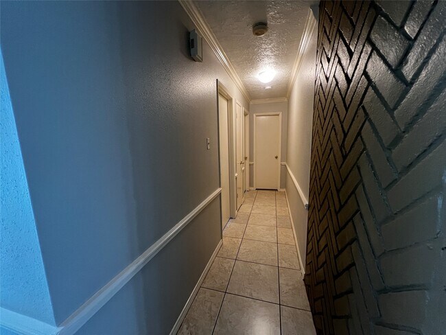 Building Photo - 18531 Lippizaner Dr
