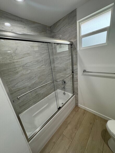 Building Photo - 4748 Garrick Ave