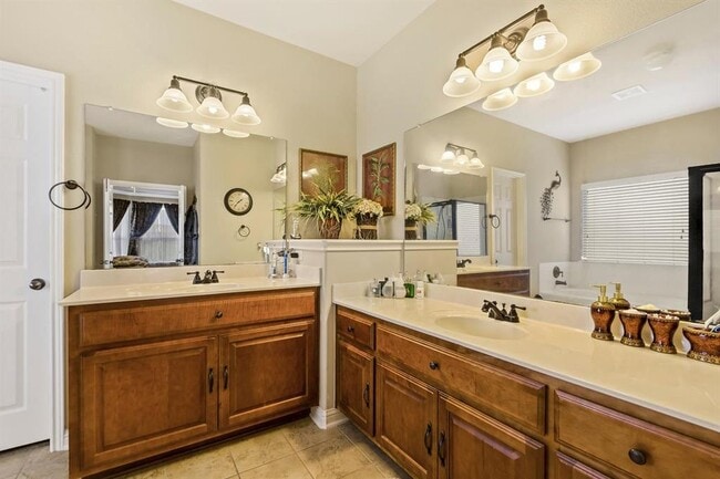 Building Photo - 1617 Hidden Springs Path