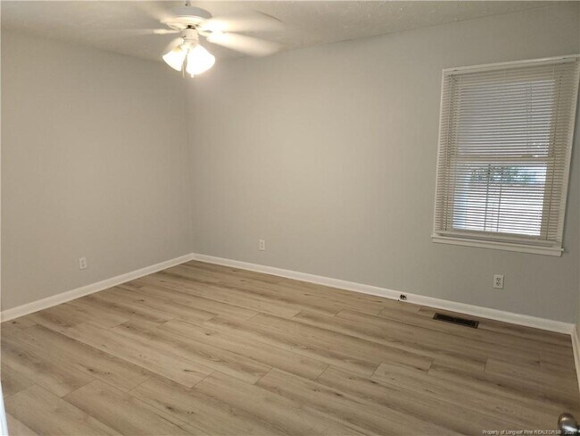 Building Photo - 3923 Glenridge Rd