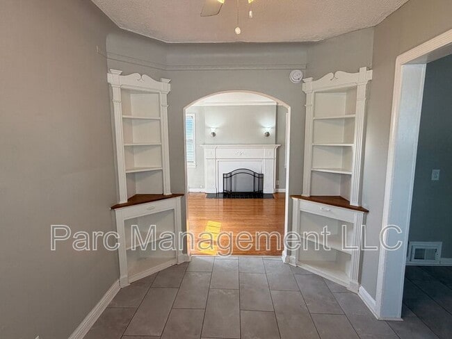 Building Photo - 10116 Outer Dr W