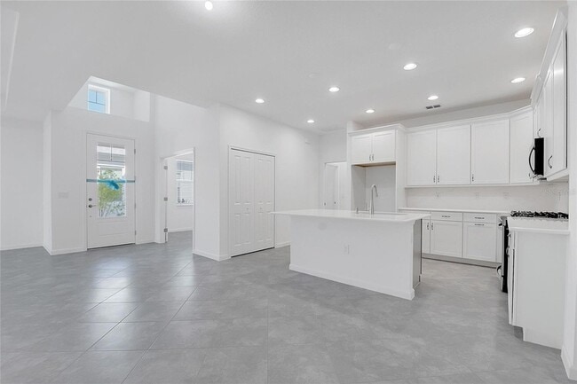 Building Photo - 215 Summertime Pl