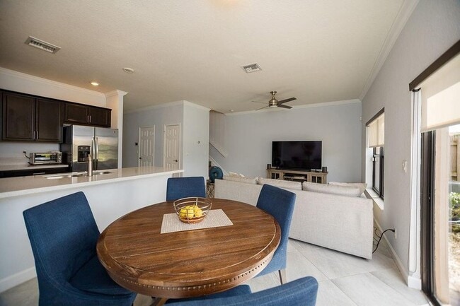 Building Photo - 6115 Bangalow Dr