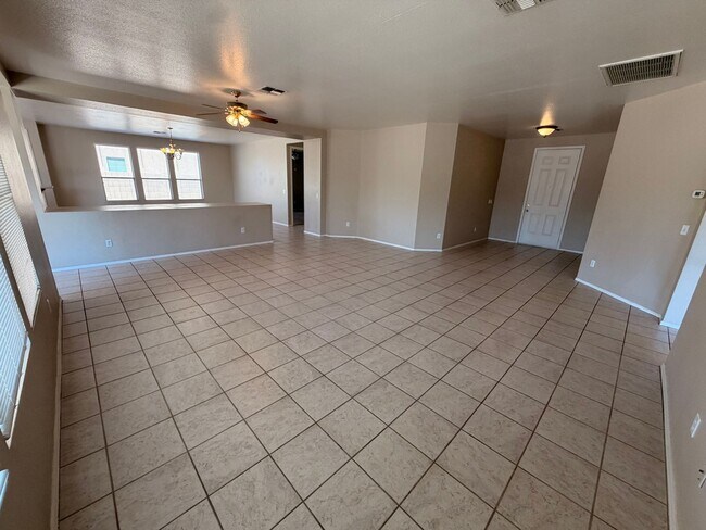 Building Photo - Spacious 3 Bedroom Single Story Peoria With A 3 Car Garage