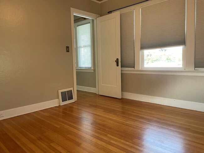 Building Photo - Now renting 2 bedroom House