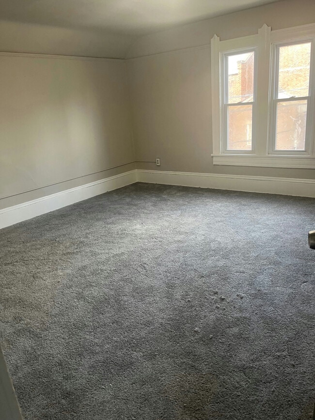 Building Photo - 8220 Sowinski Ave