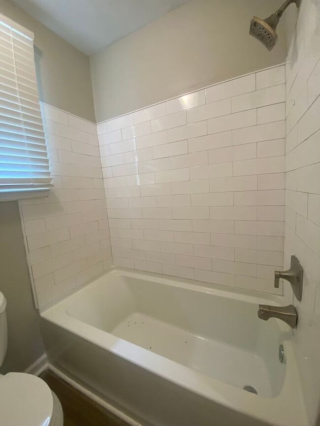 Building Photo - Renovated Brick Ranch in North Nashville