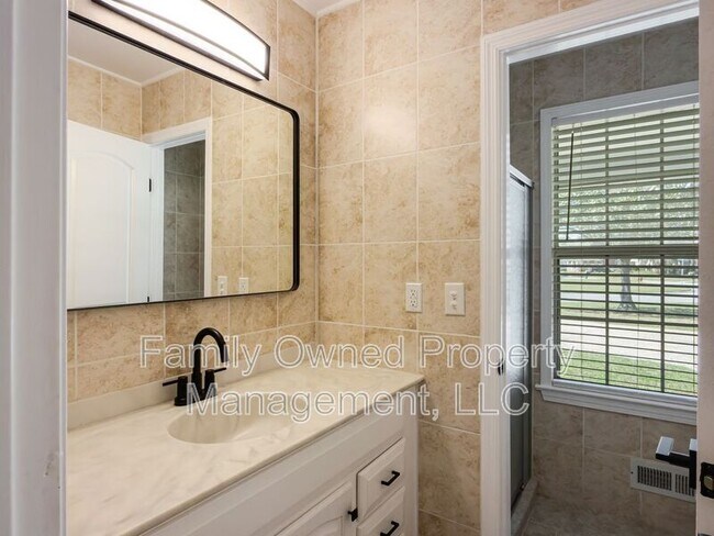 Building Photo - 23 Shadowmoss Pkwy