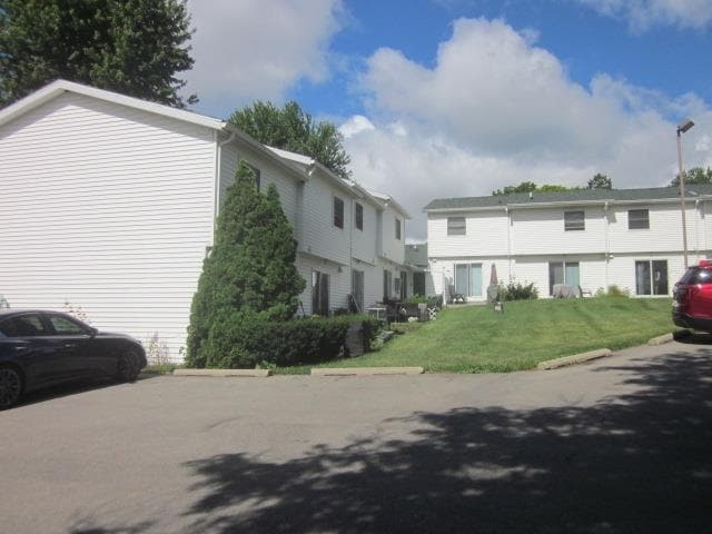 Building Photo - 709 12th St