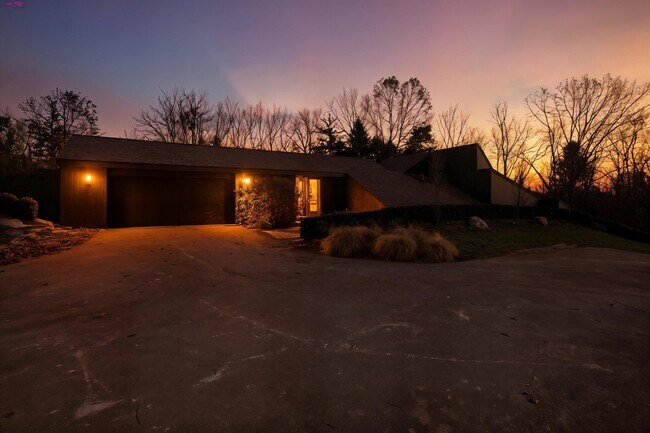 Building Photo - 3936 Holden Dr