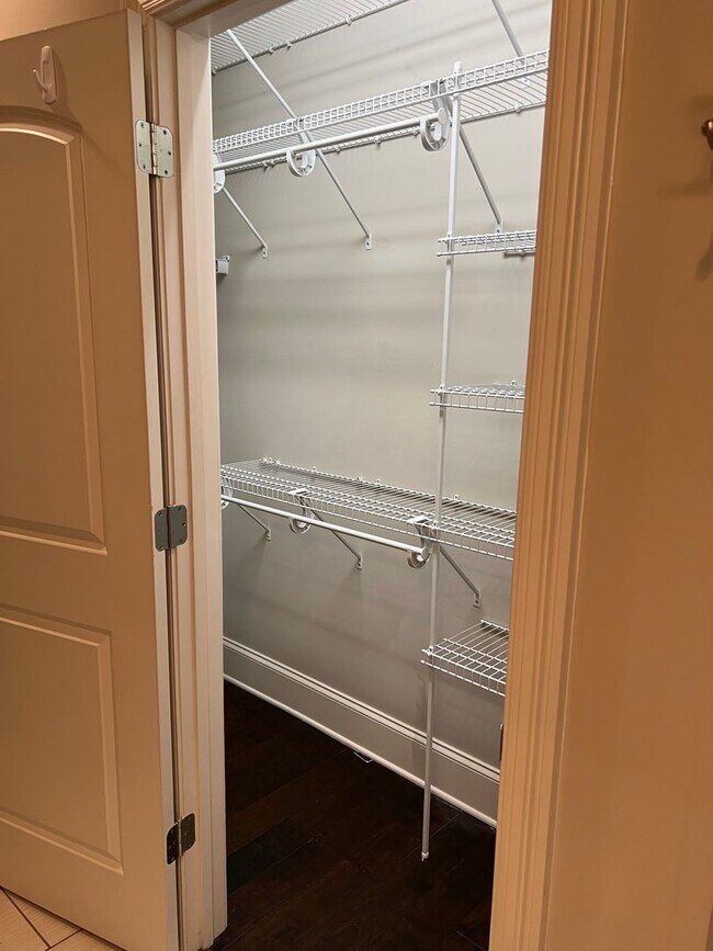 Building Photo - August 2026 - July 2027!!  3 BR 3 BA townhome 1 mile from UA campus