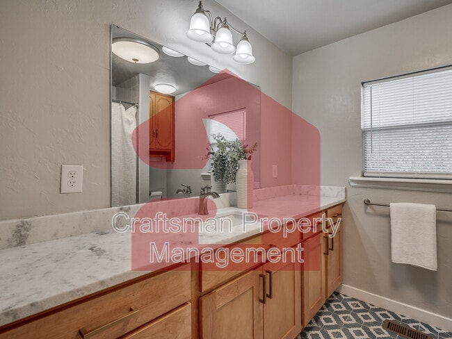 Building Photo - 1501 Gladstone Terrace