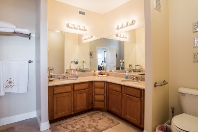 Building Photo - 9059 E Panorama Cir