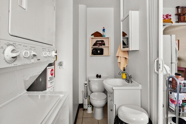 Building Photo - 1733 Lima St