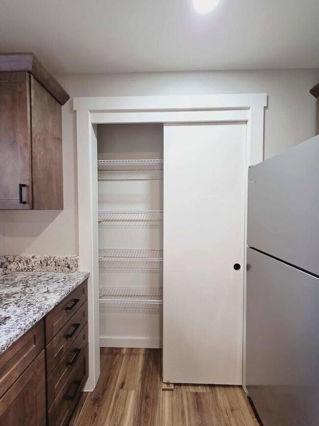 Building Photo - **Gorgeous Renovated 3 Bed 2.5 Bath Duplex FOR RENT**