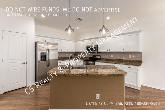 Building Photo - 1413 E Peach Tree Dr