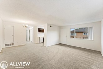 Building Photo - Charming 2-Bedroom Home Steps from Los Rios District