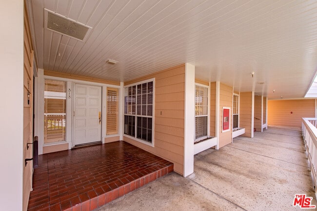 Building Photo - 4342 Redwood Ave