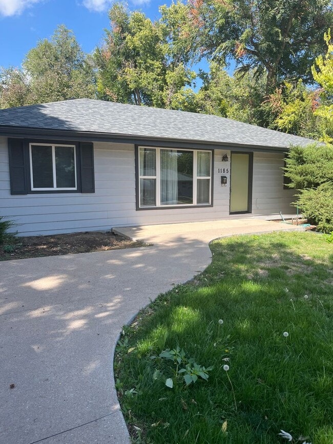 Building Photo - Spacious 2bd/1bth with a fully finished ba...
