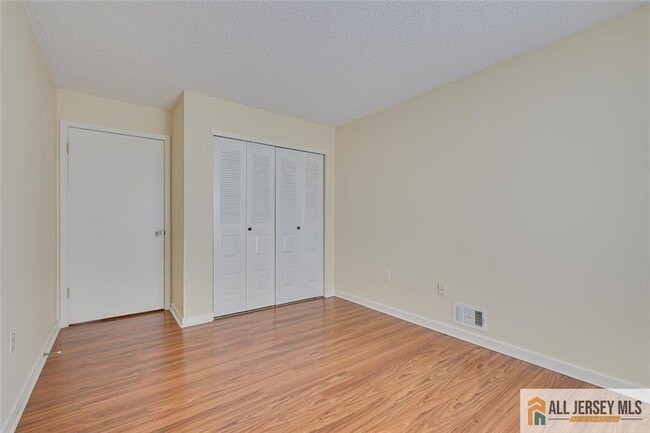 Building Photo - 69 Amberly Ct