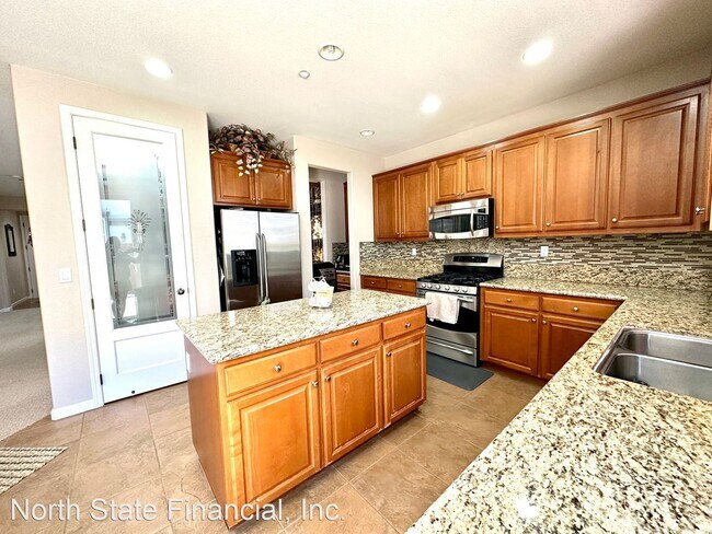 Building Photo - 5 br, 3.5 bath House - 1922 Cedar Falls Ave