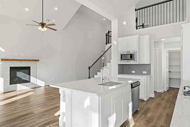 Building Photo - 124 Spanish Bluebell Dr