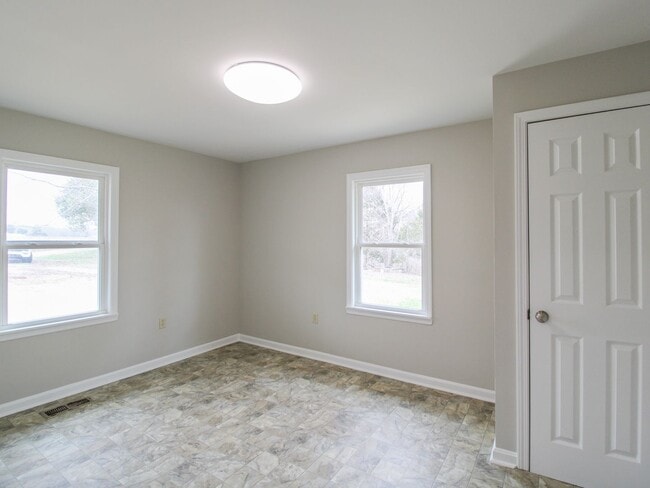 Building Photo - Rental with Country Setting!