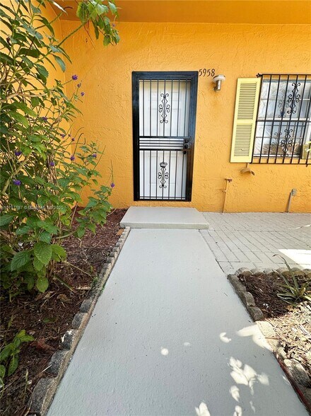 Building Photo - 5958 NW 29th Pl