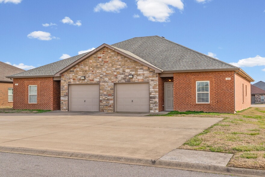 Building Photo - 109 Holland Dr