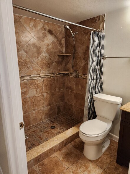 Updated bath - 3546 Richwood Link