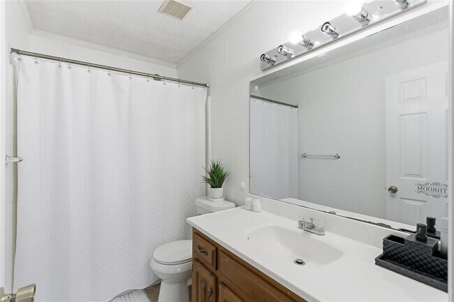 Building Photo - 1512 Stoneleigh Way