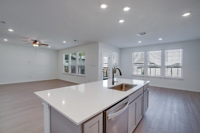 Building Photo - 429 Foresail Rd